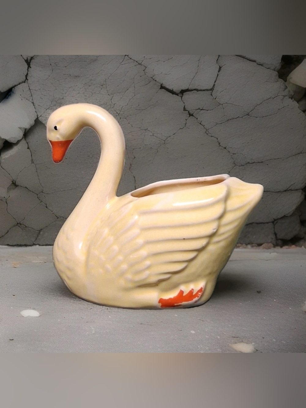 VINTAGE BRUSH McCOY USA ART POTTERY YELLOW SWAN PLANTER 1920's